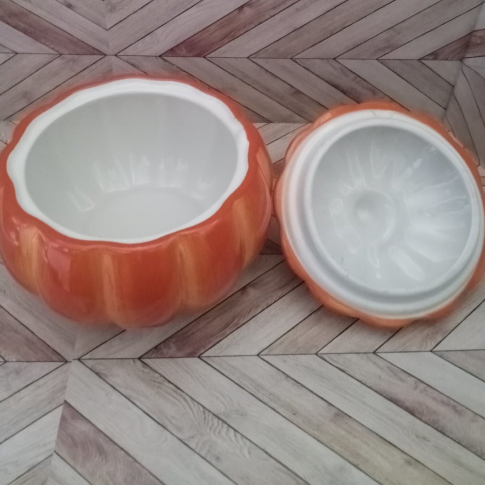 Ceramic Pumpkin jar for all seasons - Picture 5 of 12